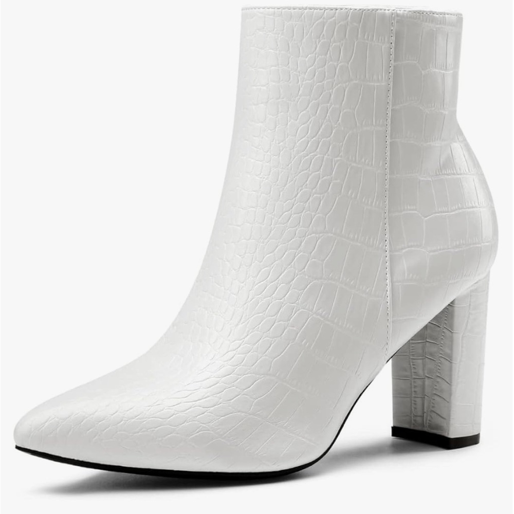 BWWT gorgeous white boots size 6